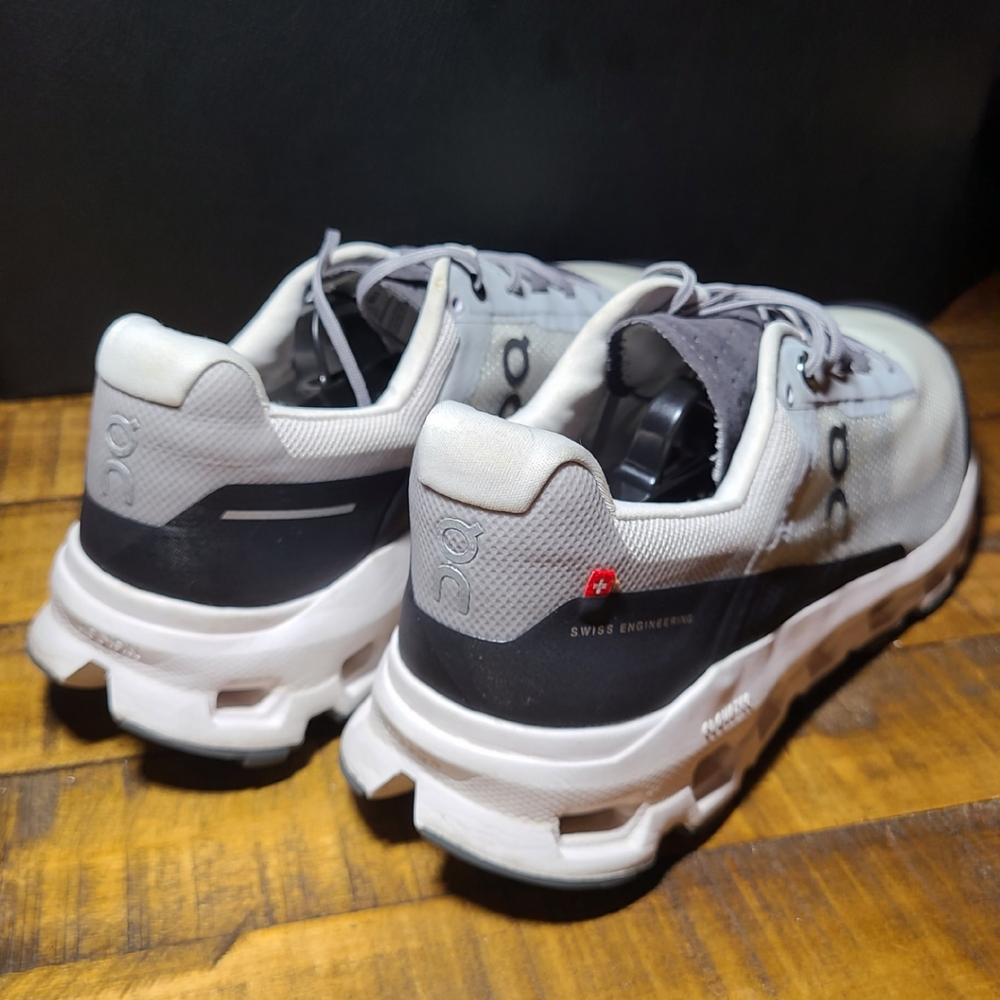 On Cloudvista Running Men's Gray and White Shoes - Picture 6 of 10